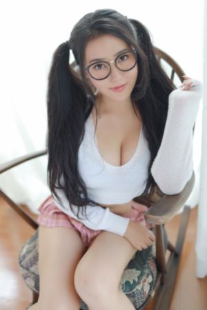 黄8昂